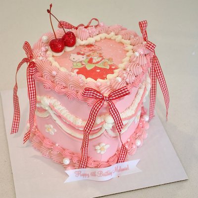 Hello Kitty Cake