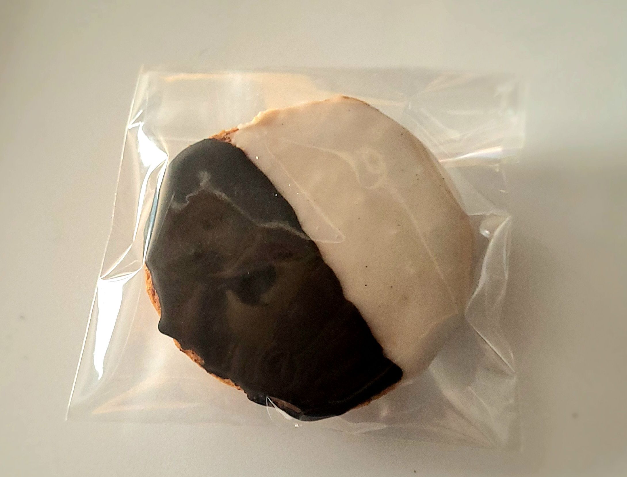 Gloria Ny Style Black & White Cookie 