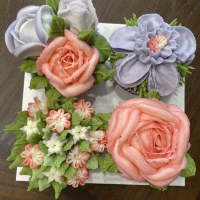 4 Deluxe Floral  Cupcakes