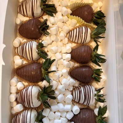 Dozen Dipped And Drizzled Strawberries 