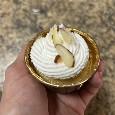 (12/dozen) Almond Soaked Cup Cakes With Crunch Almond Frosting