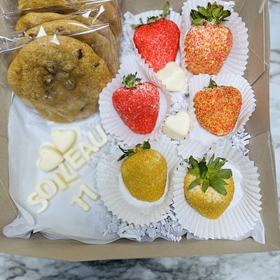 6 Cookies & 6 Chocolate Covered Strawberries