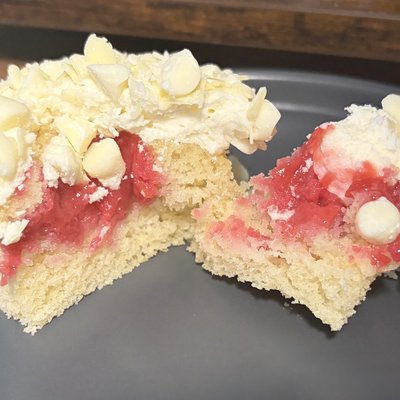 White Chocolate Raspberry Cupcake 6 Pack 