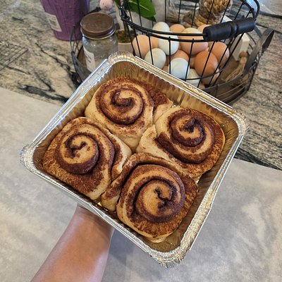 Cinnamon Rolls (4 Count)
