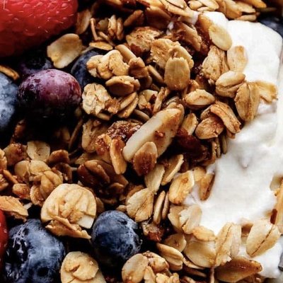 Vanilla, Almond & Chia Granola With Local Honey & Organic Oats 