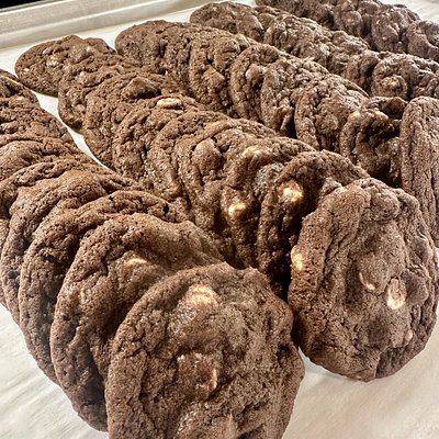 Chocolate Cookies With White Chips 12 Pack 