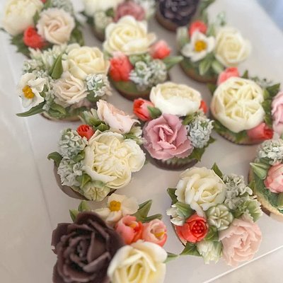 12 Count Floral Decorated Standard Cupcakes