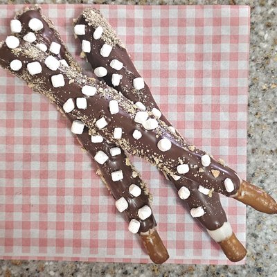 Smores - 5 Pretzels