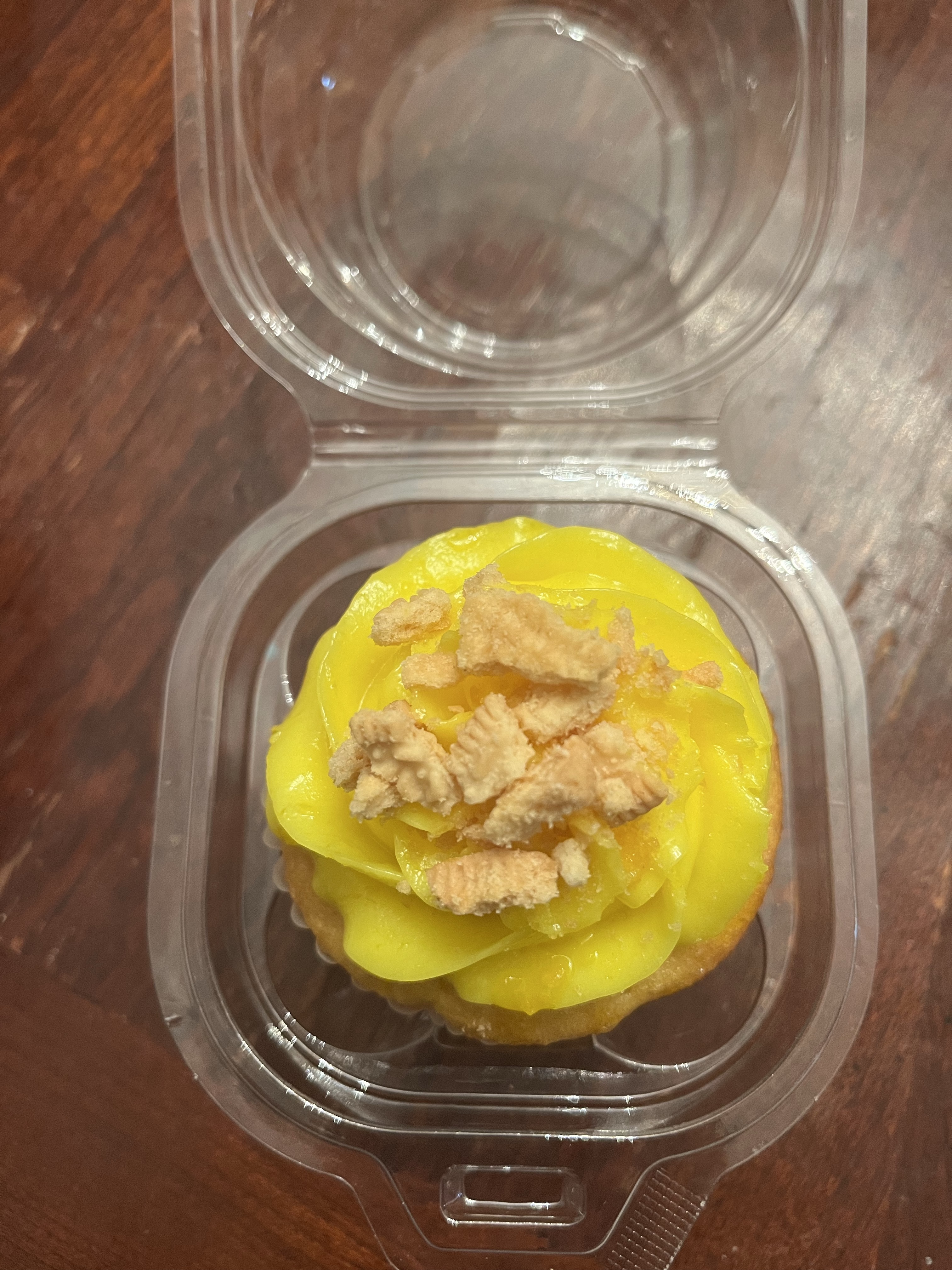Lemony Gold cupcake