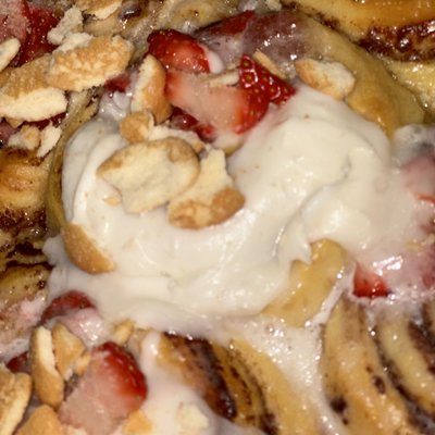 STRAWBERRY CHEESECAKE CINNAMON ROLL