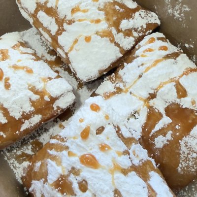 Beignet (6 Pack) W/ Caramel Drizzles