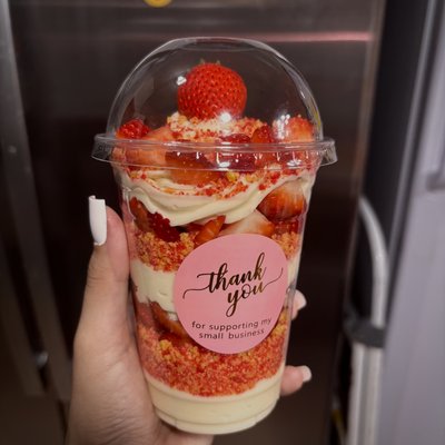 Large Strawberry Crumble Cheesecake Cup