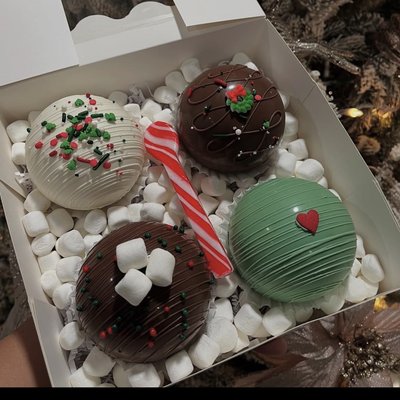4 Hot Cocoa Bombs 