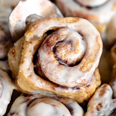 Iced Sourdough Cinnamon Rolls (4pk)