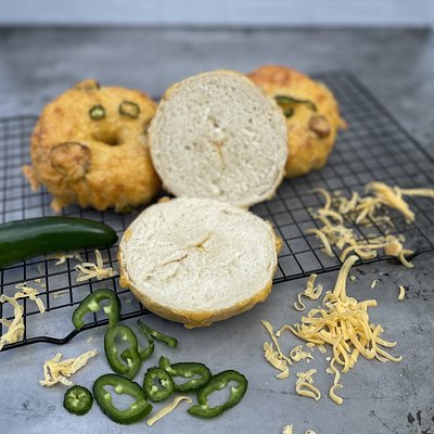 Cheddar Jalapeño Bagel (6 Pack)