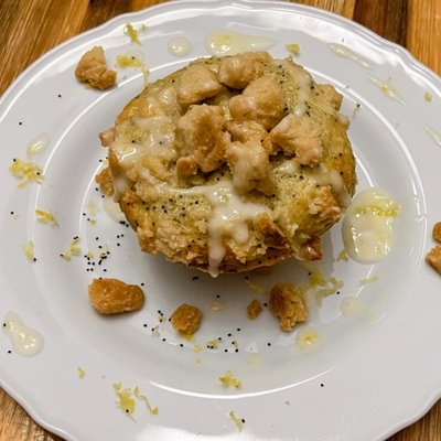 12 Lemon Poppyseed Muffins With Streusel & Lemon Glaze