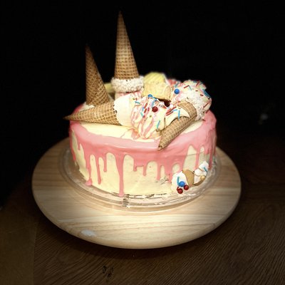 Round Cake 12” 3 Layers
