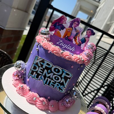 Add Cardstock Topper To Cake 