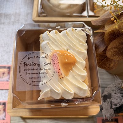 Pineberry Lemon Curd Cake