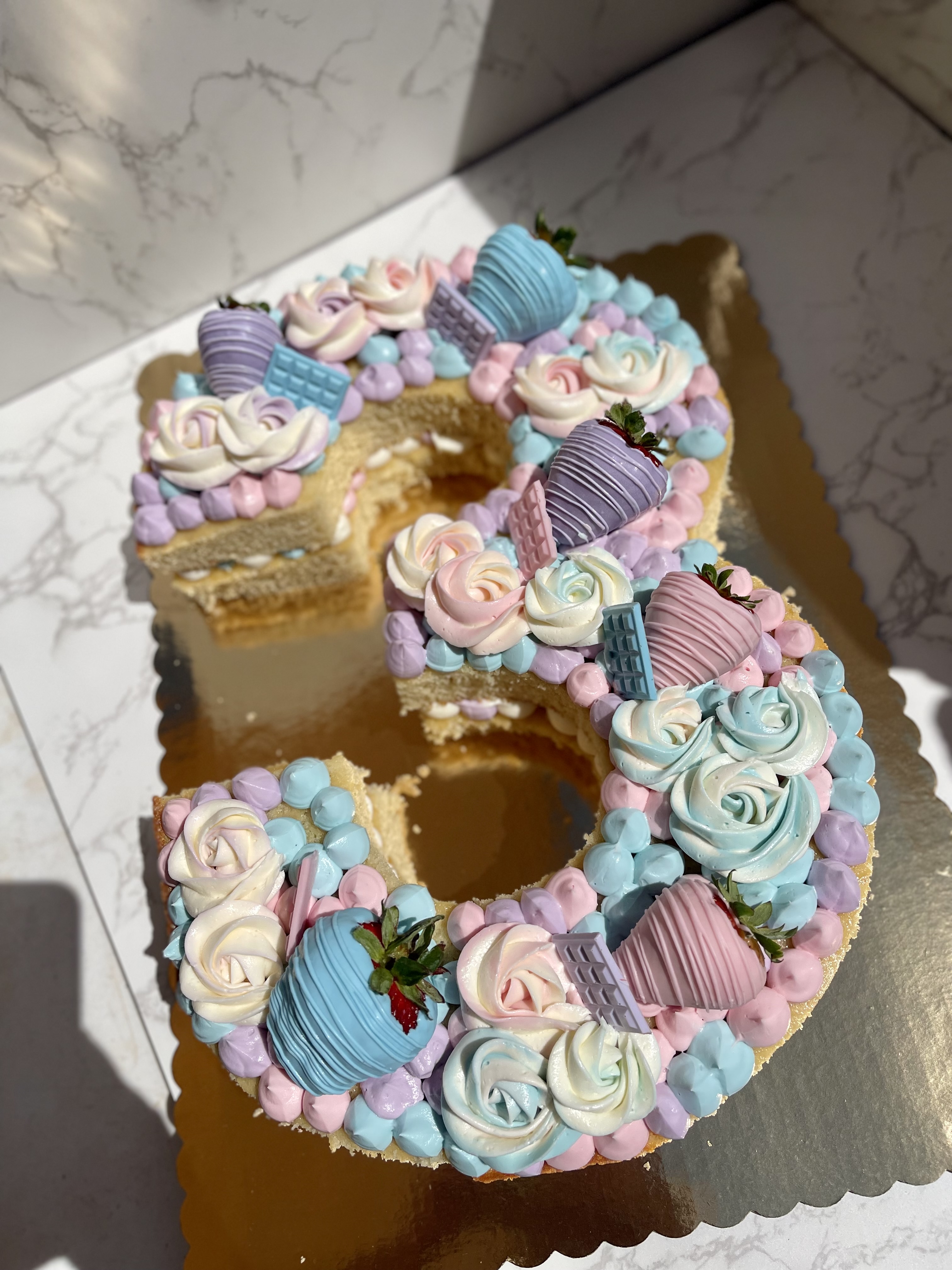 16 Inch Number/Letter/Shape Cake