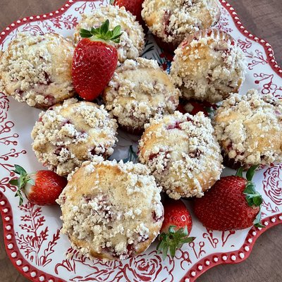 Strawberry Crumble Muffins 