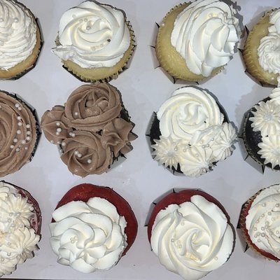 12 Basic cup cakes