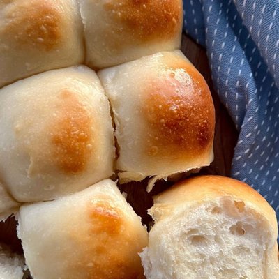 Sourdough Dinner Rolls (6)