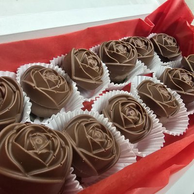1 Dozen Chocolate Covered Strawberry Roses