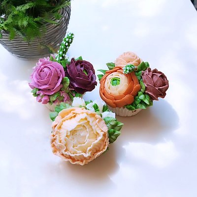 Classic Floral Cupcakes