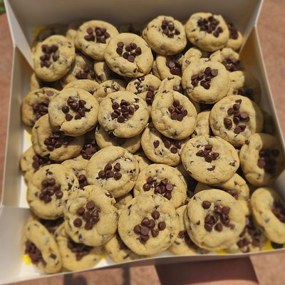 Mini Chocolate Chip Cookies (2 Pound Party Box)