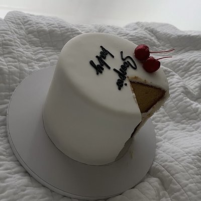 6 Inch Cake (serving 10-12)