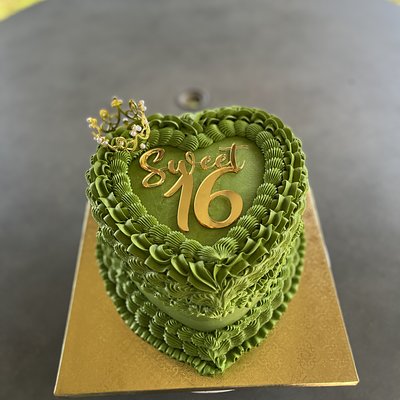 8 Inch Heart Cake