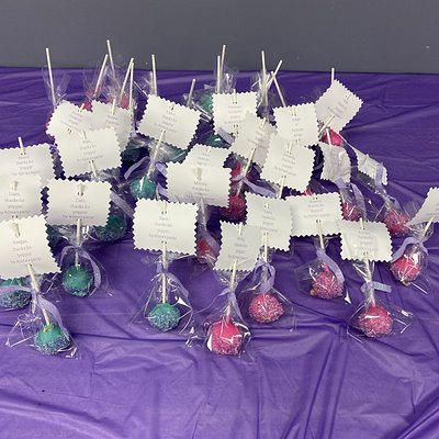 12 Cake Pops