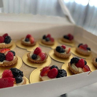 Mini Fruit Tarts By The Dozen 2.5"