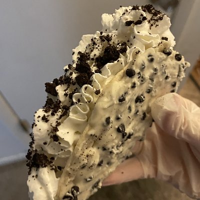 Cookies & cream cheesecake taco