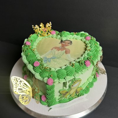 8 Inch Heart Cake