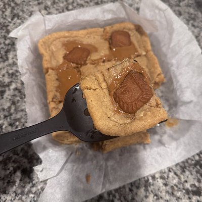 Biscoff Blondie 8x8 Pan