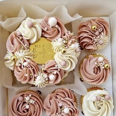 Bento Box 4 Inch Cake +6 Cupcakes 