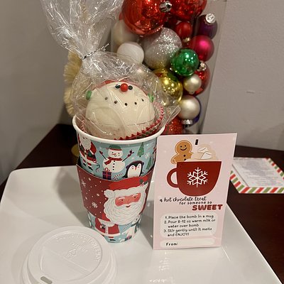 Hot Cocoa Bomb With Disposable Christmas Cup