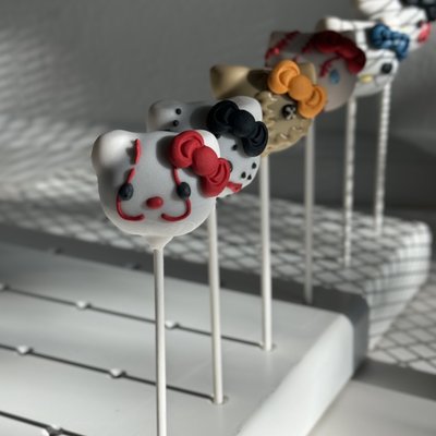 Horror Kitty Cakepops