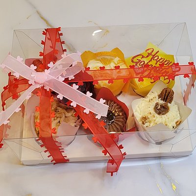 6 Count Assorted Cupcakes Clear Bento Box & Decor