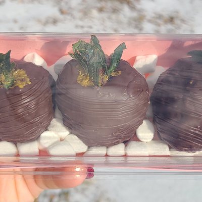 Dubai & Chocolate Covered Strawberries