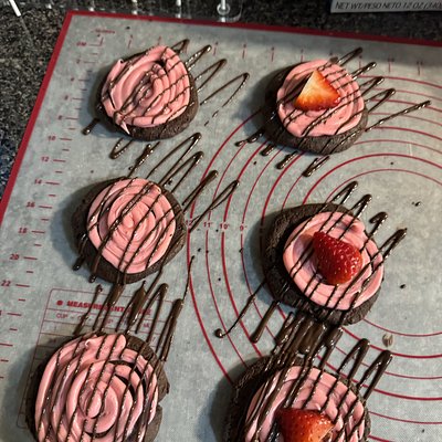 strawberry chocolate cookies(valentines only)