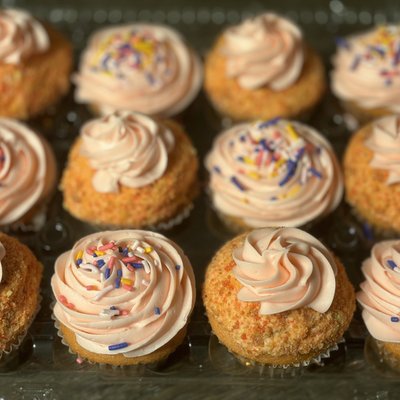 Strawberry 🍓  crunch Cup Cakes 🧁 