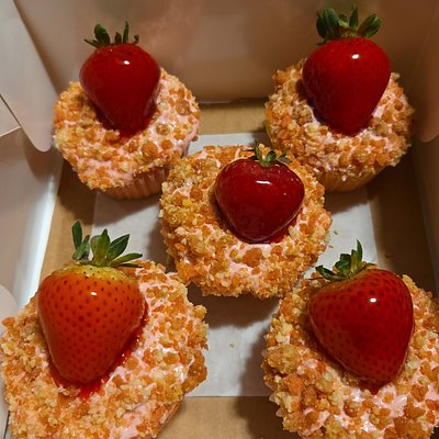 💎Strawberry Crunch With Cream Cheese Filling**