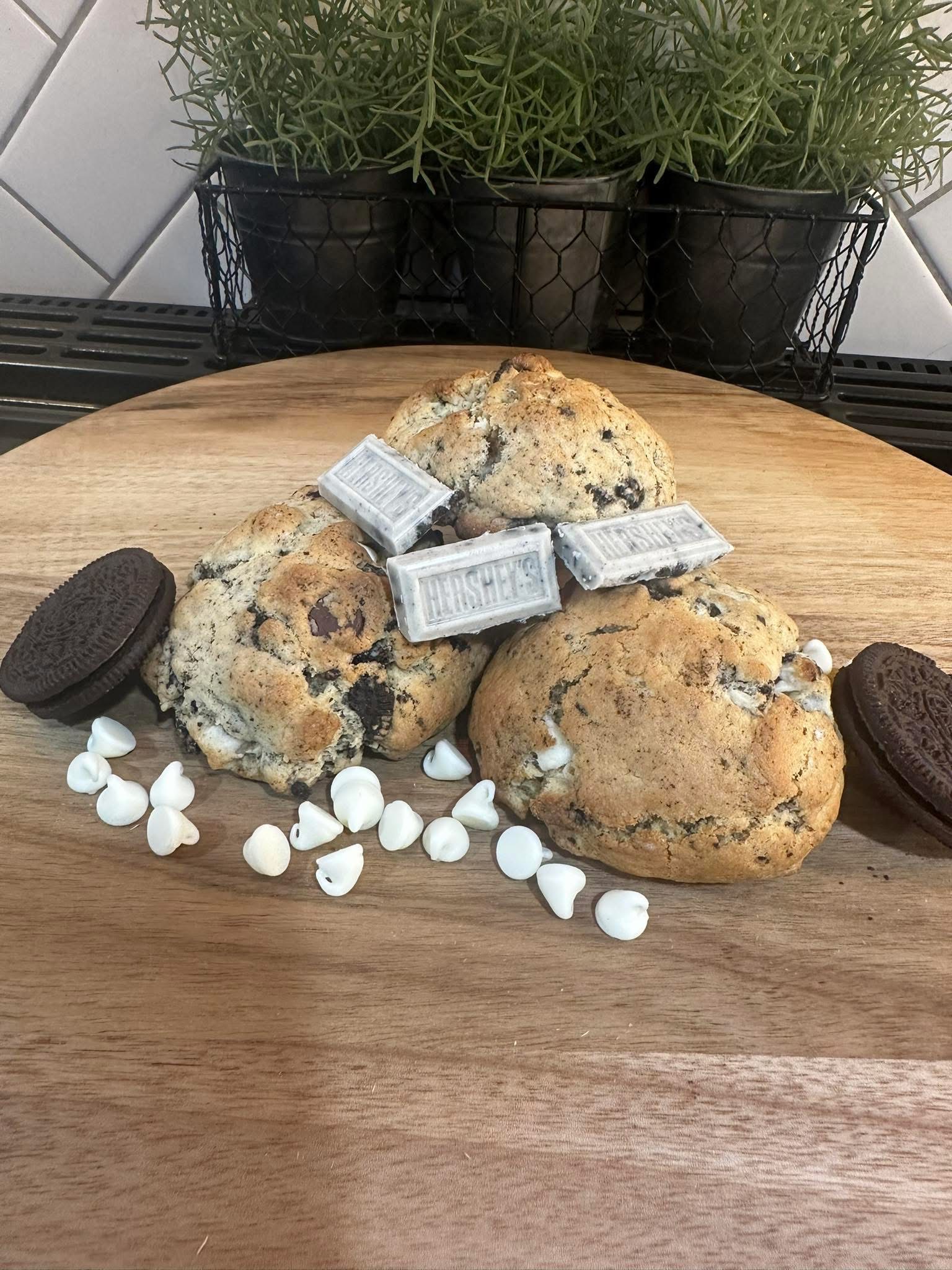 1 Dozen Cookies & Cream Cookies
