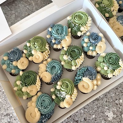 Colour Themed Cupcakes 