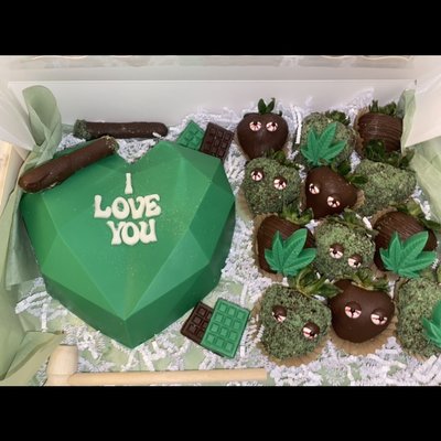 Weed Themed Breakable + 1 Dzn Strawberries 