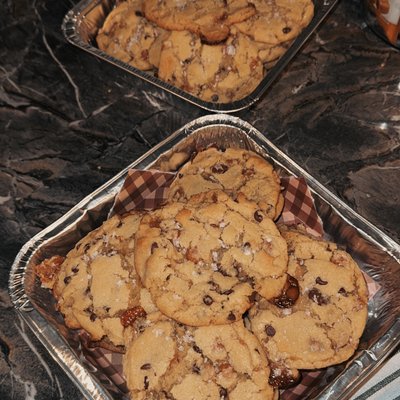 Browned Butter Chocolate Chip & Caramel Sourdough Cookies (6)
