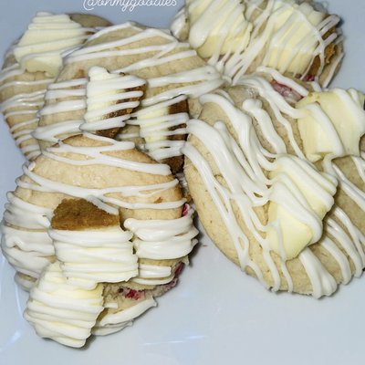 Strawberry Cheesecake Cookies